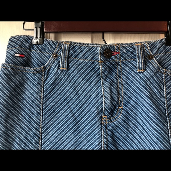 Retro Tommy Hilfiger denim skirt. SIZE 5 - Picture 3 of 7